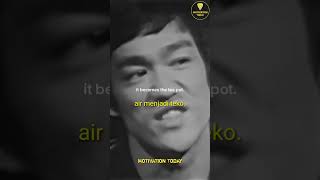Download lagu Kata-kata Bijak Bruce Lee || Jadilah Air Subtitle Inggris-Indonesia #shorts mp3