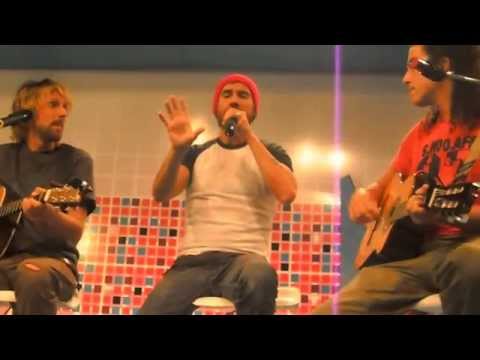 MACACO-CON LA MANO LEVANTA- BSAS 2013