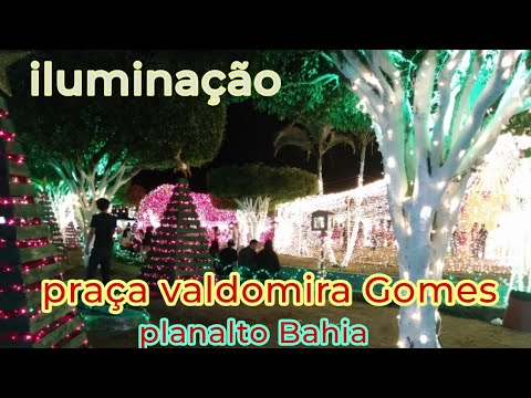 Iluminação de Natal da praça Waldomira Gomes Planalto Bahia