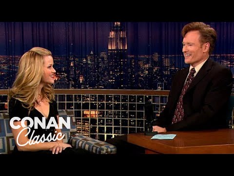 里斯-威瑟斯彭不知道她要在 "Walk The Line "中唱歌--"Late Night With Conan O'Brien"。 (Reese Witherspoon Didn’t Know She Had To Sing In "Walk The Line" - "Late Night With Conan O'Brien")