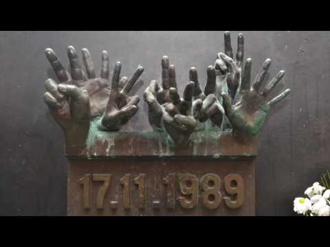 Vzpomínka na 17.11.1989 Za co jsme bojovali? Modlitba pro Martu - zpívá Ava Chrtková
