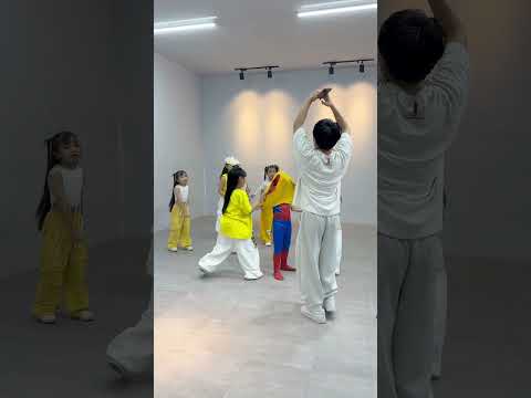 Show infantil: Dança brasileira do Homem-Aranha mirim vira febre.