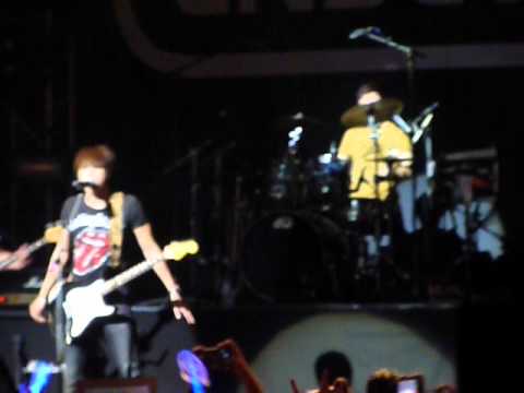 [120922] CNBLUE in London - Love Girl