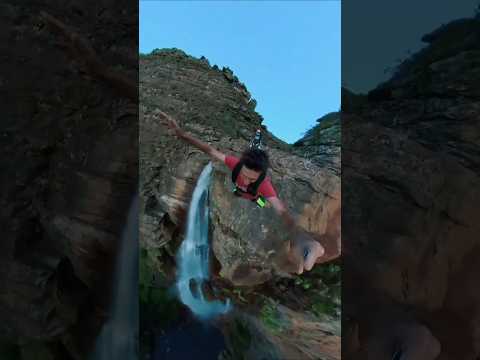 Salto na cachoeira do Tabuleiro em MG. #adventure #insta360 #nature