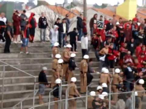 Atlético/PR 3x1 Coritiba - ♫ Briga na Torcida do Atlético - Camp. Paranaense 2013