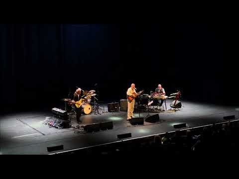 Lloyd Cole & some Commotions, Mainstream & Jennifer she said, live at the Barbican London, 25 Jan 25