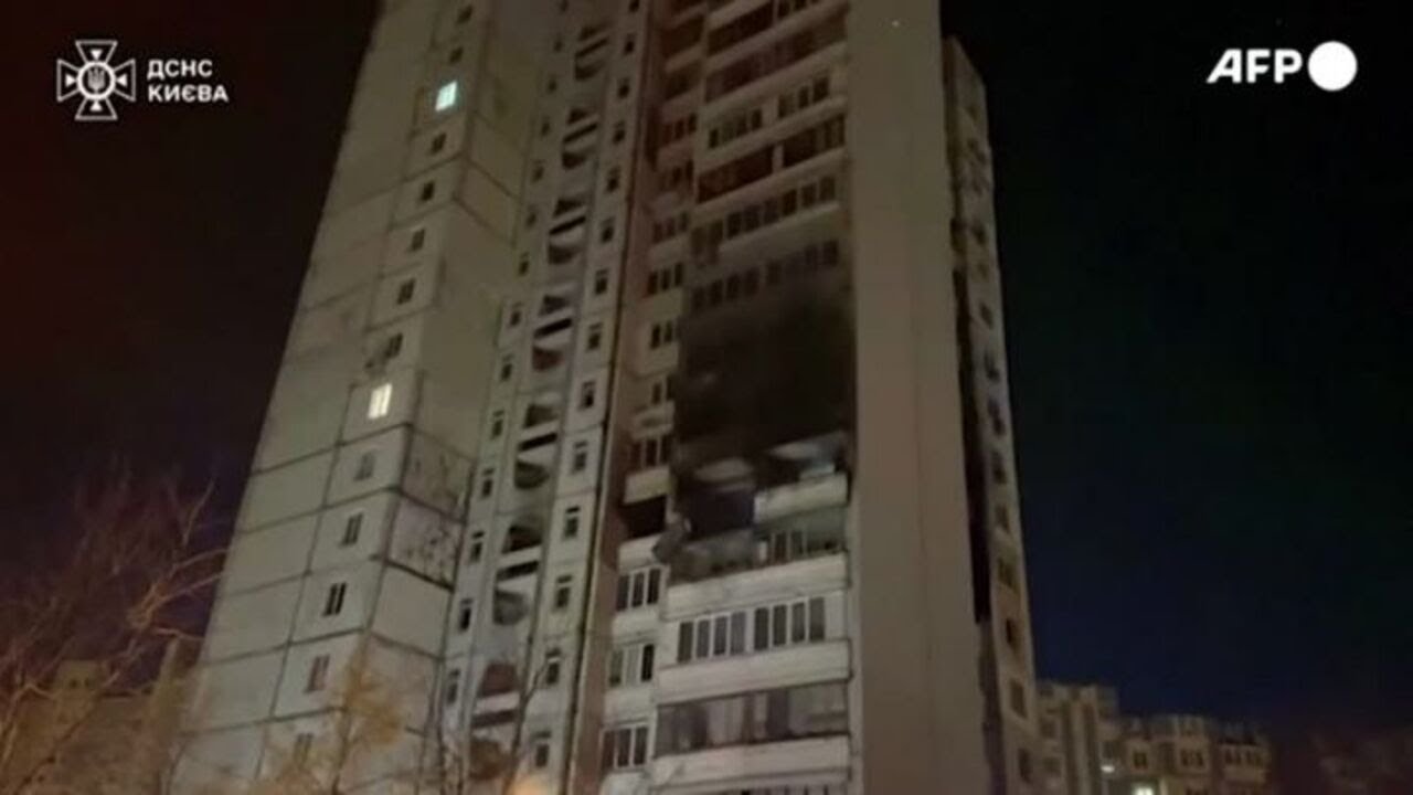 Ucraina, altro attacco russo a Kiev durante la notte: almeno 4 morti