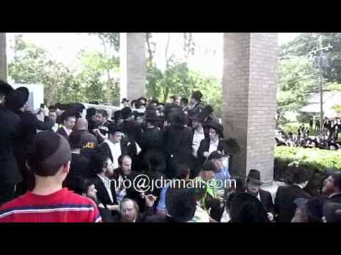 Levaya Of Rabbi Stein In Lakewood s Sivan 5771