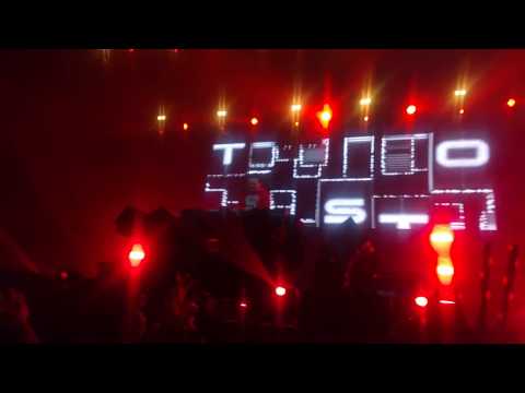 Tiësto - Red Lights (Hungry Man Fun Man Remix) [live in Stadium, Moscow (10.12.16)]