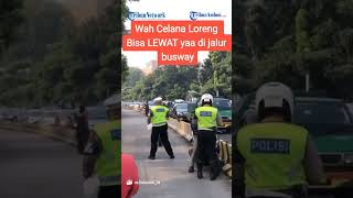 Download lagu Pengendara Motor Bercelana Loreng Lolos dari Razia Polisi di Jalur Busway mp3