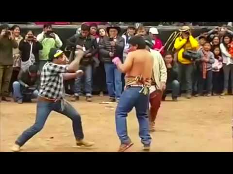 Merkwürdige Weihnachtstradition in Peru: Faustschläge statt Geschenke