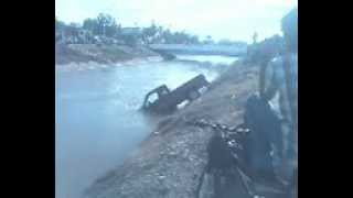 preview picture of video 'Accidente de una PickUp Guinda en el Canal de la Pilas en Navojoa'