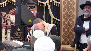 שיעור נדיר ביותר עם המקובל האלקי הרב יעקב עדס שליט"א והרב יוסף חיים גבאי שליט"א להצלחת עם ישראל!! (הרב יוסף חיים גבאי) - התמונה מוצגת ישירות מתוך אתר האינטרנט יוטיוב. זכויות היוצרים בתמונה שייכות ליוצרה. קישור קרדיט למקור התוכן נמצא בתוך דף הסרטון