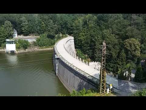 Wielki zalew obok zamku Czocha