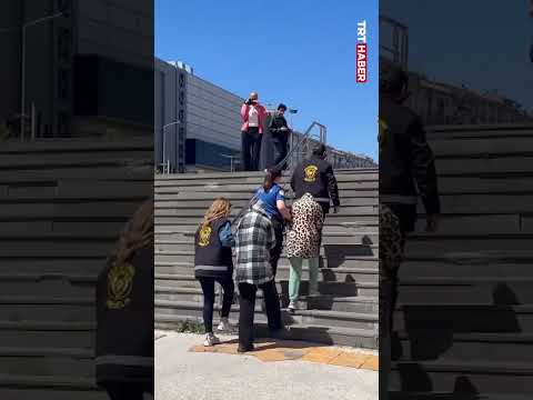 Eskişehir'de bir kadının boynundaki 17 çeyrek altını çalan şüpheli, bindiği takside yakalandı