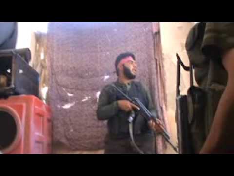 تمشيط أحد المباني التي كانت تسطير عليها قوات النظام في حي الراشدين بعد الإستيلاء عليه من قبل كتيبة مصعب بن عمير