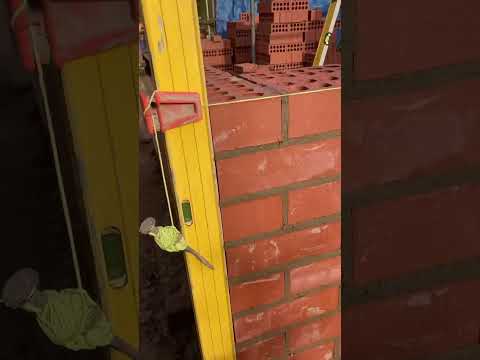 brick profile using a 6 ft level easy 👍#construction #bricklayer #shorts  #concreteconstruction