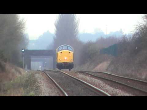 class 37100 (97301) light going East though Widnes on Liverpool - Manchester 0z47.mpg