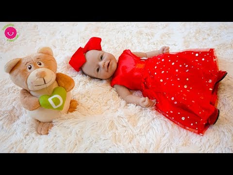 Vídeos de Anuk la bebé de silicona y Darwin el hámster curioso