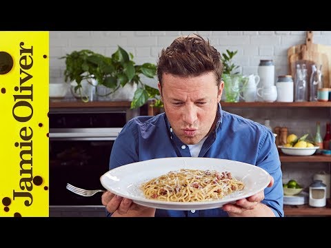 Jamie Oliver Cooks Classic Carbonara