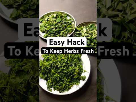 How to Keep Fresh Herbs Fresh for Weeks with This Simple Hack! 🌿✨ #shorts #herbs #storagetips
