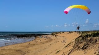 preview picture of video 'Old School Wing - Beach Paragliding'