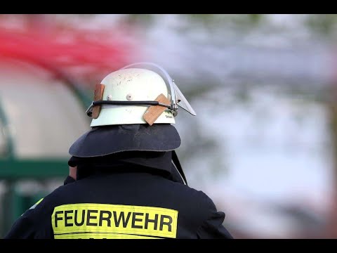 Zwei Autos auf A61 bei Mönchengladbach kollidiert - Vier Personen im Krankenhaus