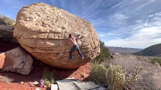 Video thumbnail of Carapace, V7. Red Rocks