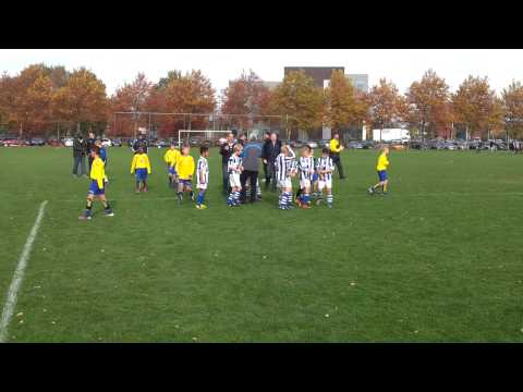 Steenbergen E1 viert de overwinning op internos E1