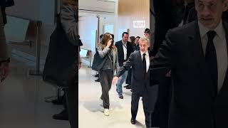 Nicolas Sarkozy arrive au tribunal avec sa femme, Carla Bruni Sarkozy, pour son jugement ce mardi