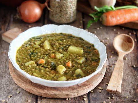 Zuppa di lenticchie con patate, spinaci e curcuma