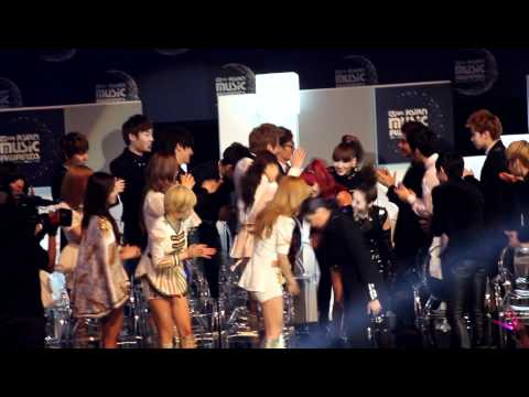 [fancam] 111129 2NE1's win @ MAMA'11