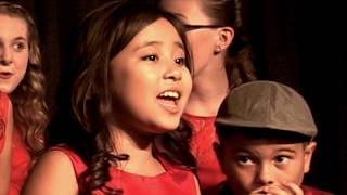 INCREDIBLE eight year old sings I Saw Mommy Kissing Santa Claus Acapella Crescendo