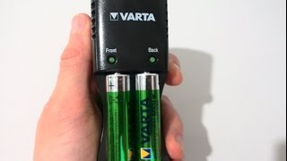 Varta Pocket Charger + 4AA 2100 mAh NI-MH (57642101451) - відео 1