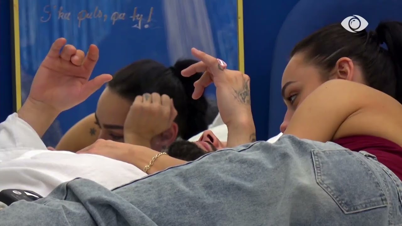 “Nuk ja mban askujt të futet në banjo…”/ Gjesti dhe Egli bisedojnë për banorët