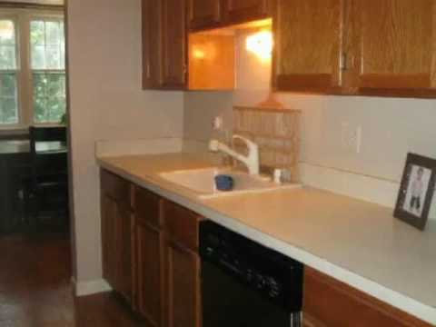 Spectacular, upgraded townhouse w/wooded views