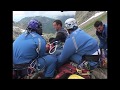 Sauvetage à haut risque en montagne - Images absolument incroyables !