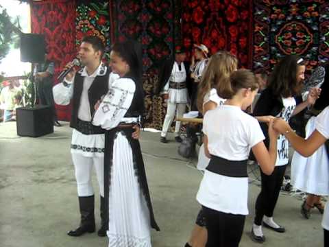 13 - Craiesti Mures - 31 iulie 2011 - Cununa spicului de grau MVI_3015.AVI