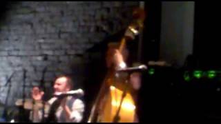 Imelda May (live) Singing along with the crowd + sneaky freak