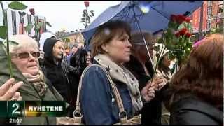 Thousands Sing Parts of My Rainbow Race By Pete Seeger in Oslo, Norway