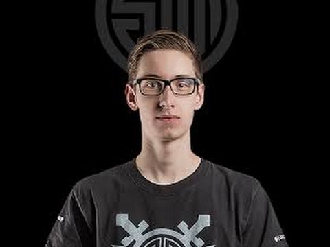 Bjergsen firing shots at Doublelift's Jhin
