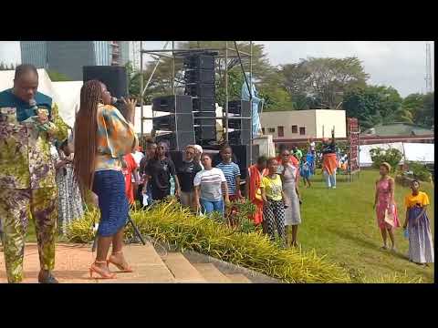 MONNA VOICE - Il est Vivant ( prestation) adoration matinale plateau