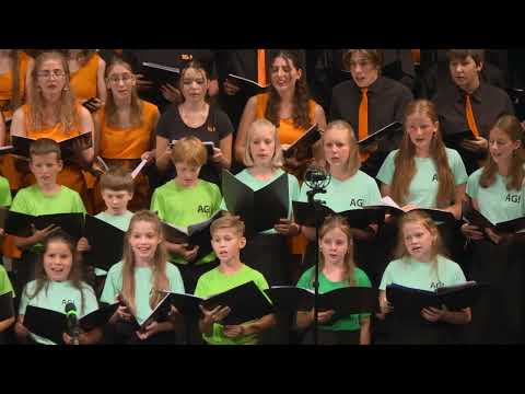 10 Les Choristes – IUVENTUS, GAUDE! a AMICI, GAUDETE!