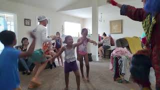 Payaso Pikorete Celebrando el Cumpleaños de Evangeline en Ocala Fl El Caballito