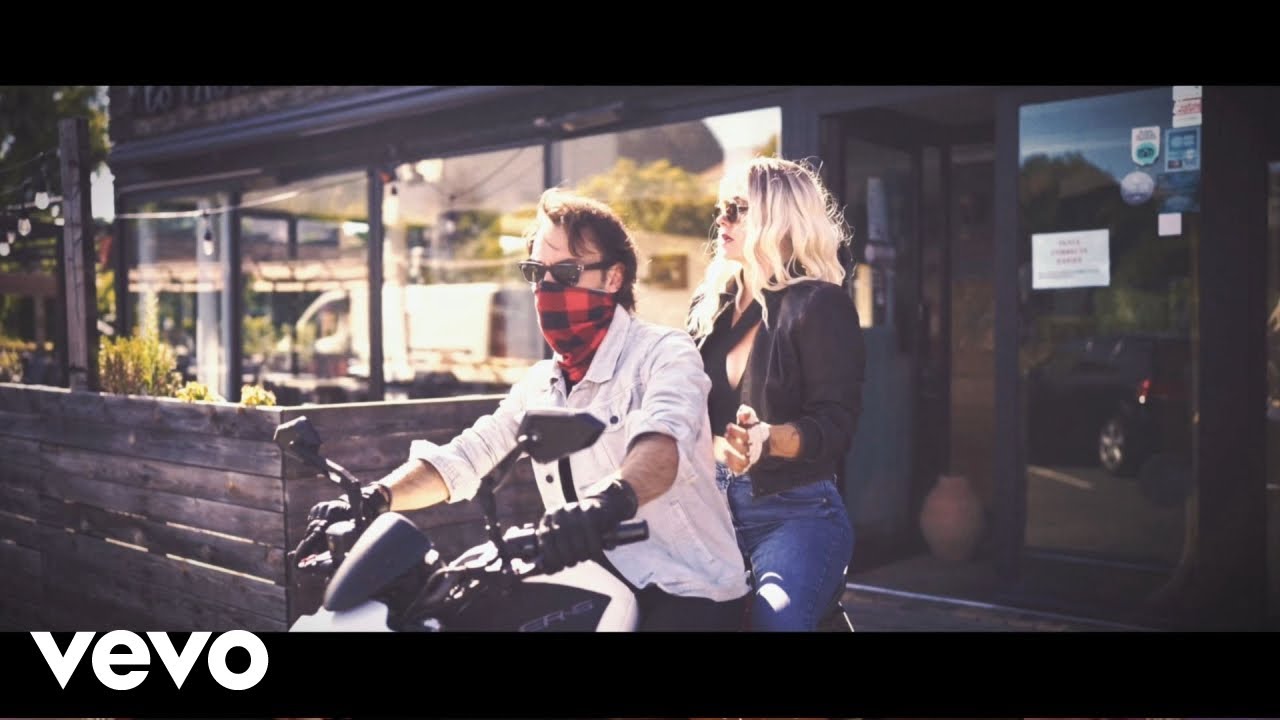 Hit The Tone Records · Romain Swan ft. Romane Baudry - Bloody Business