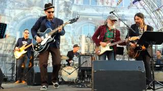 The Mombasa Allstars with Roland Van Campenhout & Tim Ielegems - Plastic Jesus