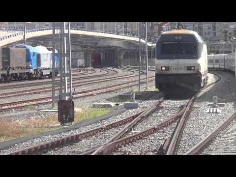 Renfe 252 loco 252-038 runs around the Tren Hotel at Vigo Guixar