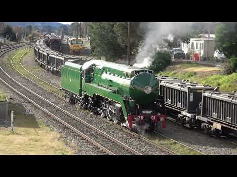 A BUSY 90 MINUTES At Moss Vale Railway Station - Australian Trains - Heritage, Passenger, Freight