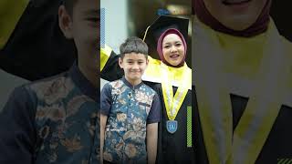 Potret Mbak Lala Pengasuh Rafathar Pakai Toga Wisuda, Nagita Slavina Janjikan Jabatan Baru