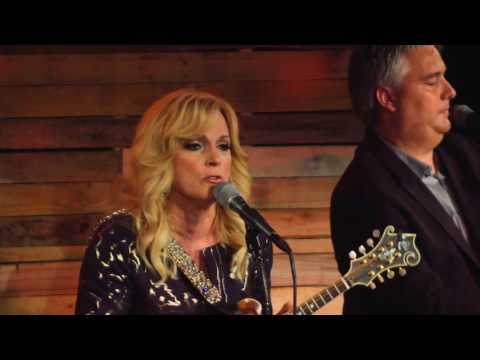 Rhonda Vincent & The Rage - Kentucky Borderline (Live)
